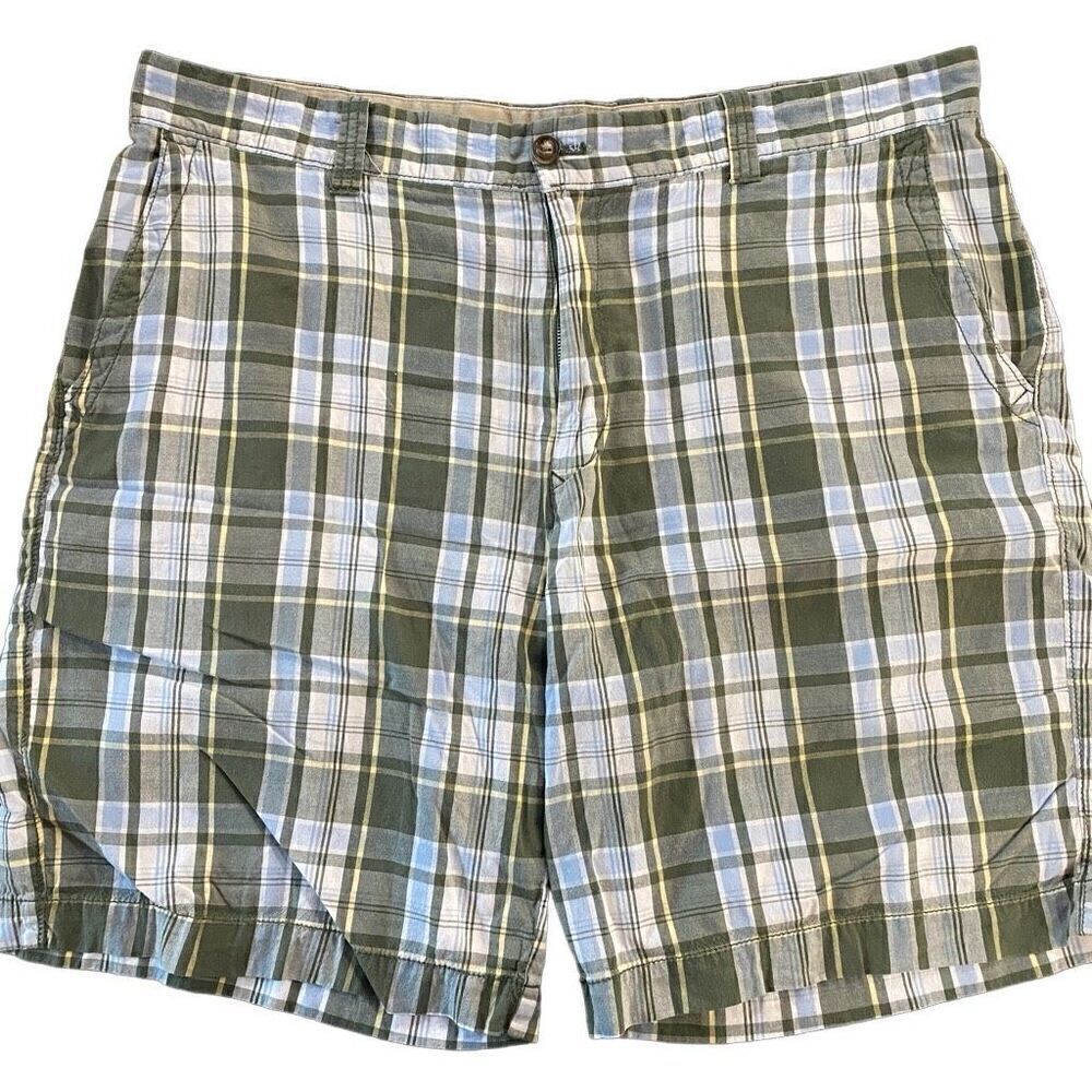 IZOD size 38 men's short plaid blue and green